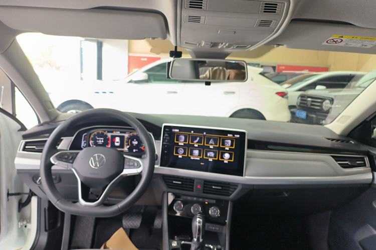 Used Volkswagen Bora 2023 200TSI DSG SmartDrive PRO Edition Center Console