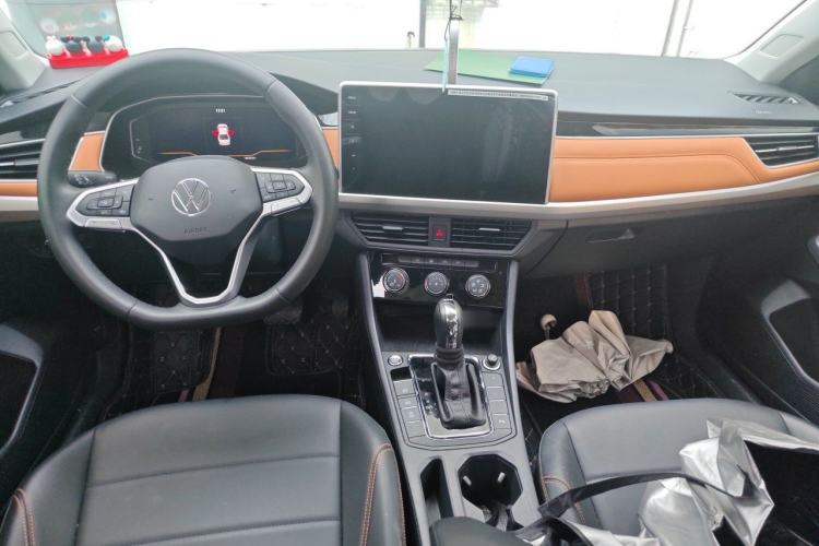 Used Volkswagen Bora 2023 200TSI DSG SmartDrive PRO Edition Center Console