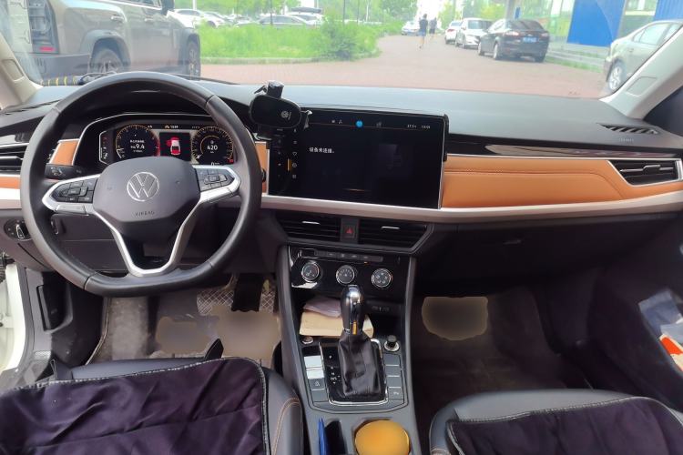 Used Volkswagen Bora 2023 200TSI DSG YueXing PRO Edition Center Console