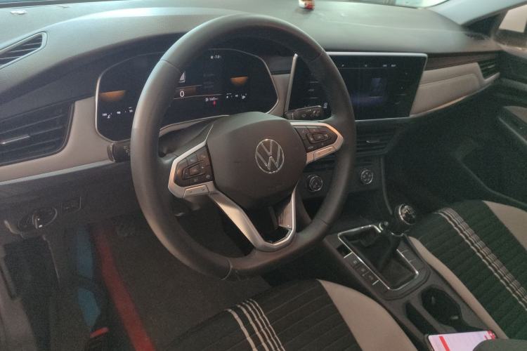 Used Volkswagen Bora 2023 200TSI Manual Comfort Edition Center Console