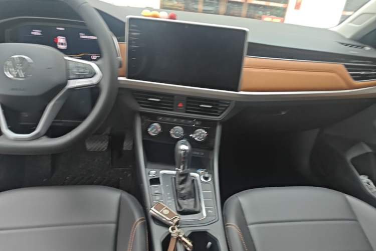Used Volkswagen Bora 2023 200TSI DSG YueXing PRO Edition Center Console