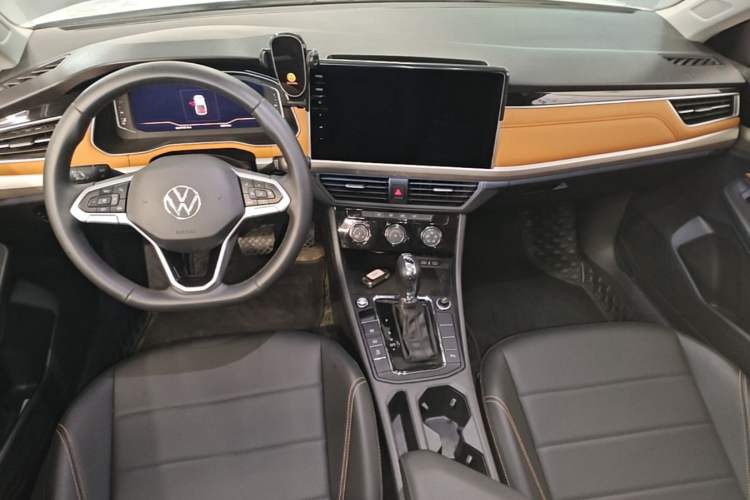 Used Volkswagen Bora 2023 200TSI DSG SmartDrive PRO Edition Center Console