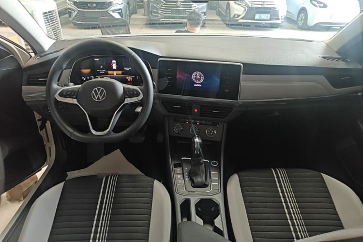 Used Volkswagen Bora 2023 1.5L Automatic Changer Limited Edition Center Console