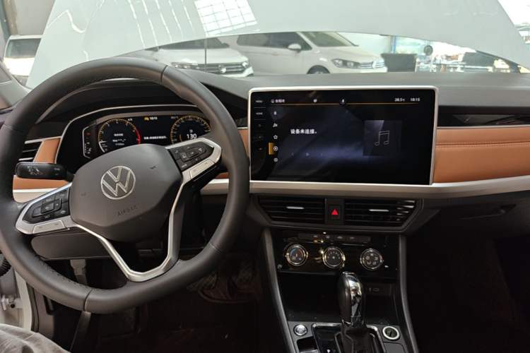Used Volkswagen Bora 2023 200TSI DSG SmartDrive PRO Edition Center Console