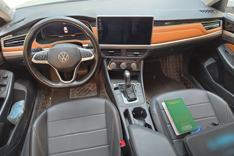 Used Volkswagen Bora 2023 Revised Version 200TSI DSG YueXing PRO Edition Center Console
