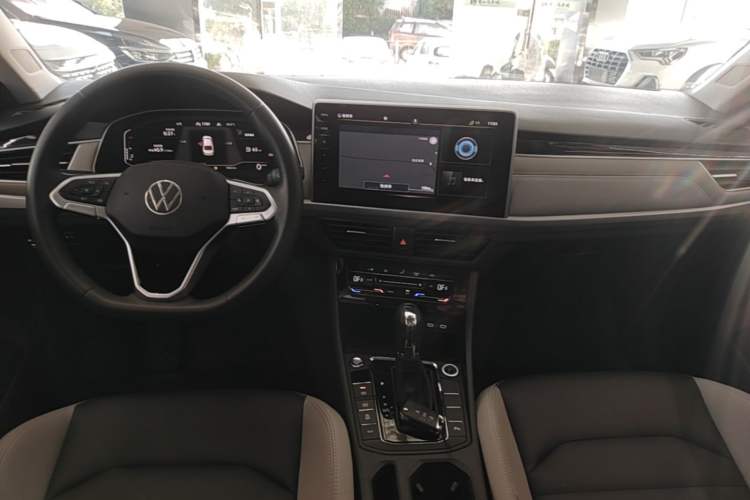 Used Volkswagen Bora 2023 280TSI DSG Prestige Edition Center Console