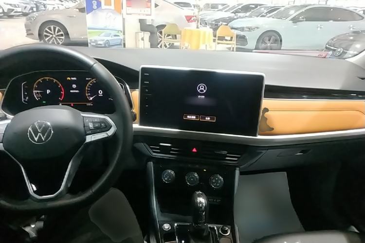 Used Volkswagen Bora 2023 200TSI DSG SmartDrive PRO Edition Center Console