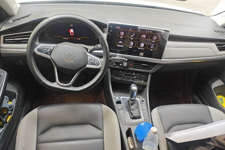 Used Volkswagen Bora 2023 280TSI DSG Prestige Edition Center Console