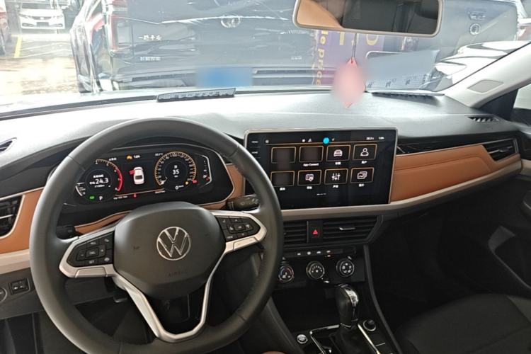 Used Volkswagen Bora 2023 200TSI DSG YueXing PRO Edition Center Console