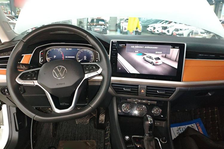 Used Volkswagen Bora 2023 200TSI DSG SmartDrive PRO Edition Center Console