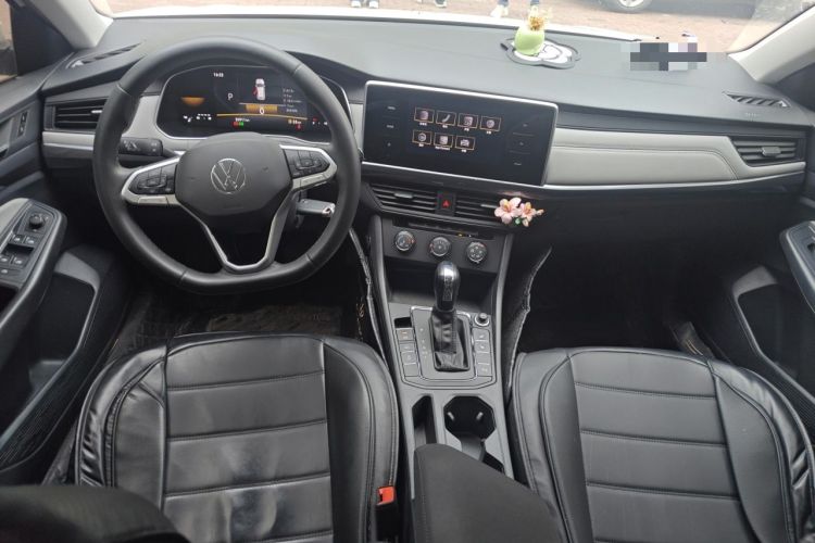 Used Volkswagen Bora 2023 1.5L Automatic Changer Limited Edition Center Console