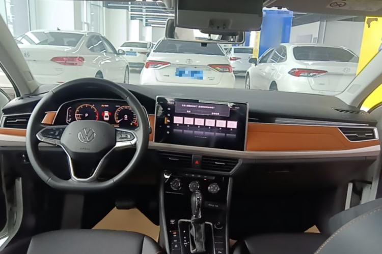 Used Volkswagen Bora 2023 200TSI DSG YueXing PRO Edition Center Console
