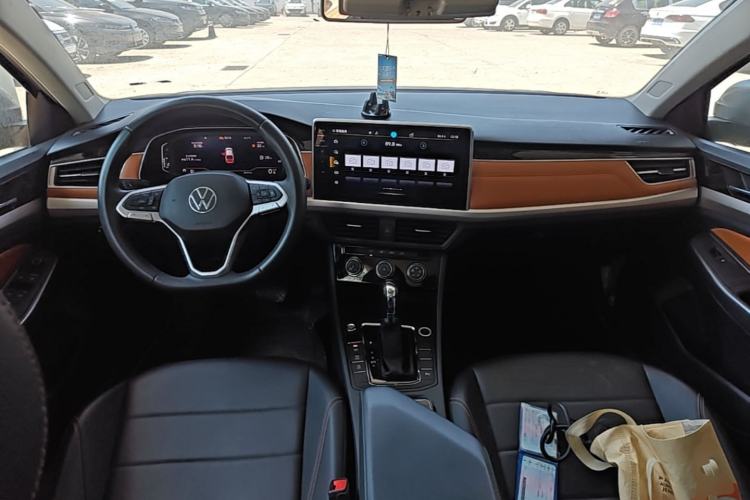 Used Volkswagen Bora 2023 200TSI DSG YueXing PRO Edition Center Console