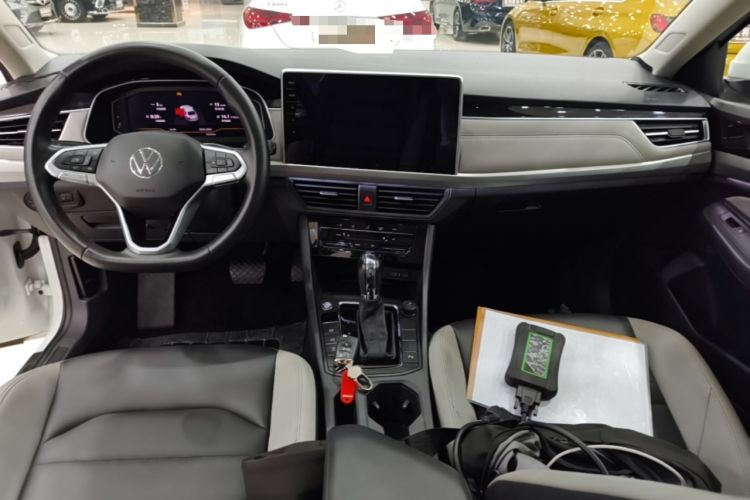 Used Volkswagen Bora 2023 300TSI DSG Prestige Edition Center Console