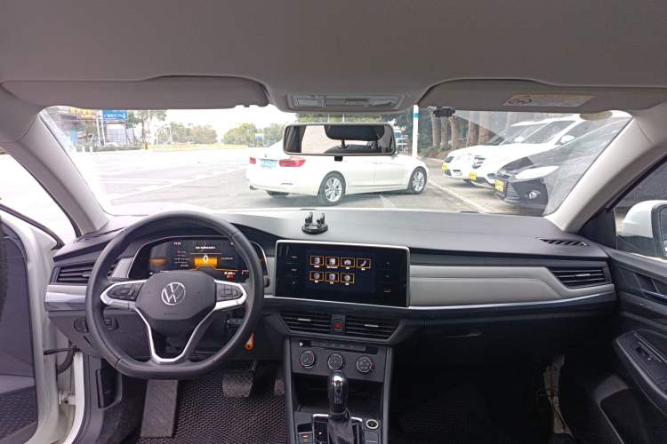 Used Volkswagen Bora 2023 200TSI DSG Comfort Edition Center Console