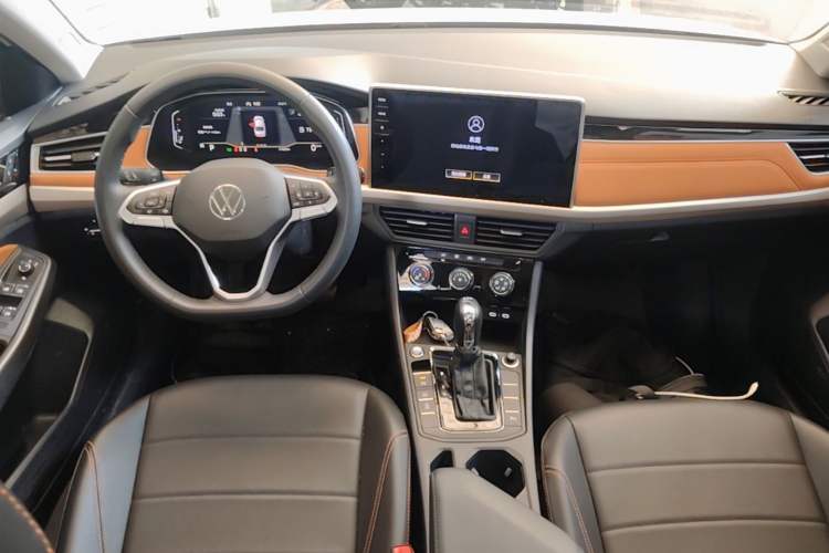 Used Volkswagen Bora 2023 200TSI DSG YueXing PRO Edition Center Console