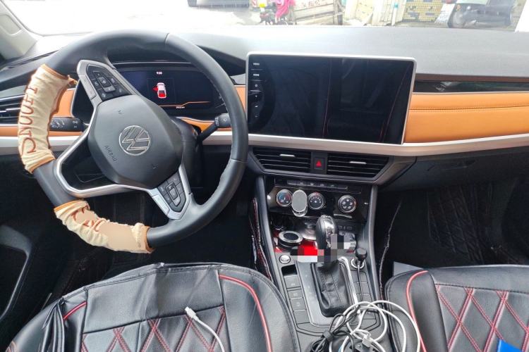Used Volkswagen Bora 2023 200TSI DSG SmartDrive PRO Edition Center Console