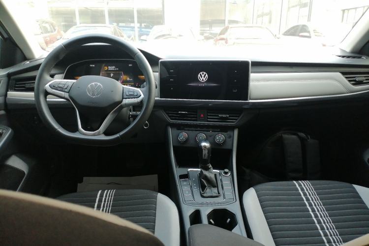 Used Volkswagen Bora 2023 1.5L Automatic Changer Limited Edition Center Console
