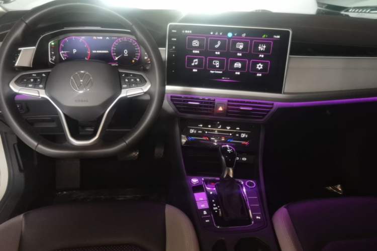 Used Volkswagen Bora 2023 300TSI DSG Prestige Edition Center Console