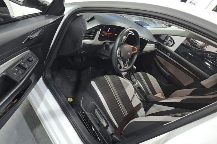 Used Volkswagen Bora 2023 200TSI DSG Comfort Edition Driver Seat