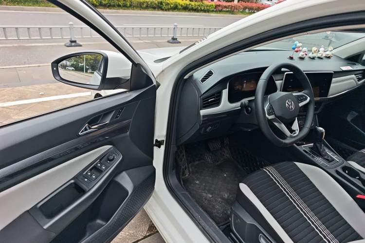 Used Volkswagen Bora 2023 1.5L Automatic Changer Limited Edition Driver Seat