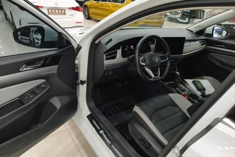 Used Volkswagen Bora 2023 300TSI DSG Prestige Edition Driver Seat