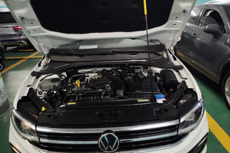 Used Volkswagen Bora 2023 300TSI DSG Prestige Edition Engine Bay