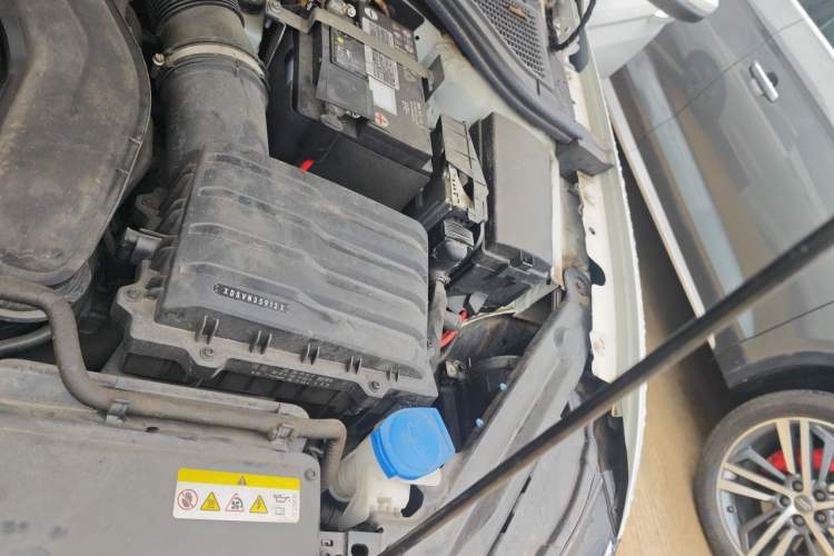 Used Volkswagen Bora 2023 300TSI DSG Prestige Edition Engine Bay Left