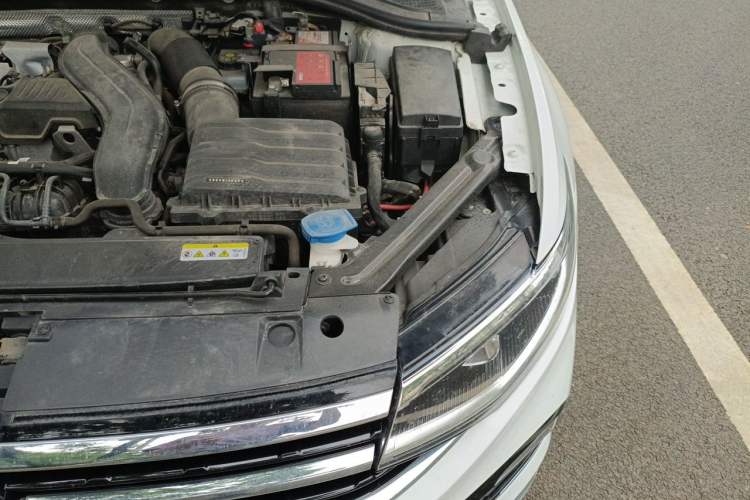 Used Volkswagen Bora 2023 300TSI DSG Prestige Edition Engine Bay Left