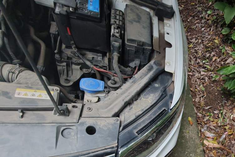 Used Volkswagen Bora 2023 200TSI DSG SmartDrive PRO Edition Engine Bay Left