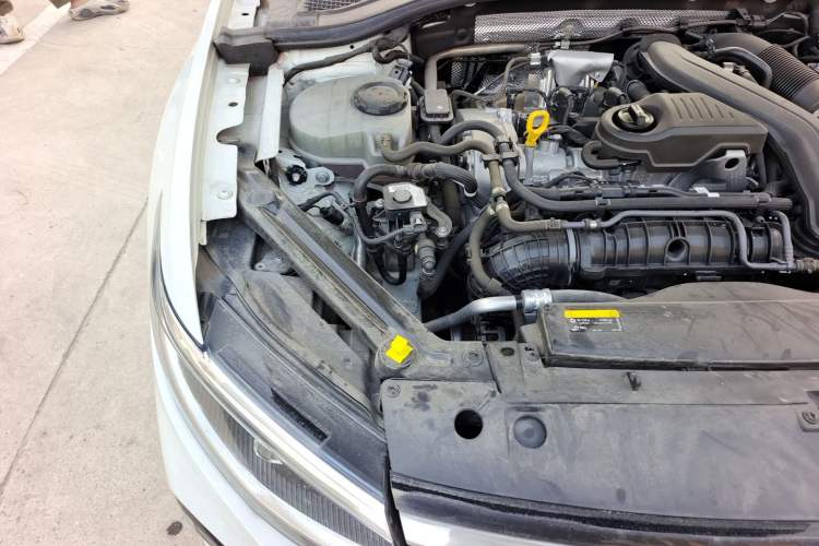 Used Volkswagen Bora 2023 300TSI DSG Prestige Edition Engine Bay Right