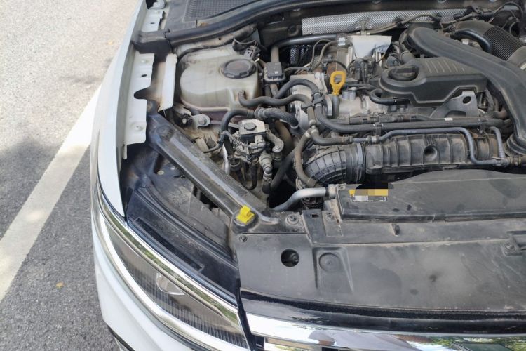Used Volkswagen Bora 2023 300TSI DSG Prestige Edition Engine Bay Right