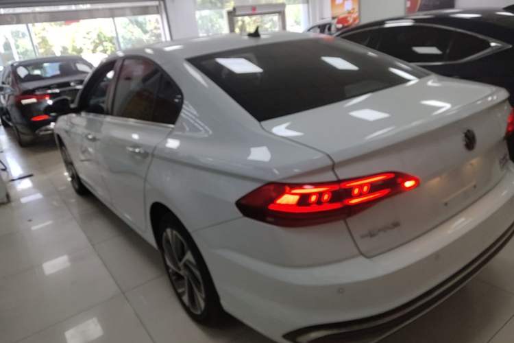 Used Volkswagen Bora 2023 300TSI DSG Prestige Edition Exterior 2