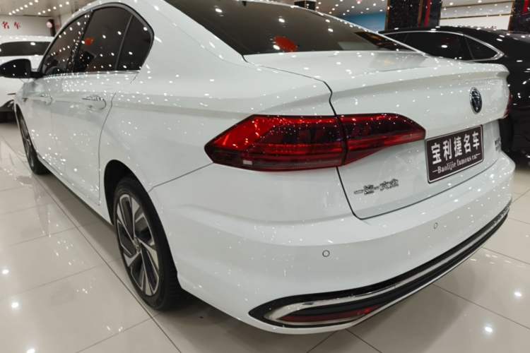 Used Volkswagen Bora 2023 300TSI DSG Prestige Edition Exterior 2