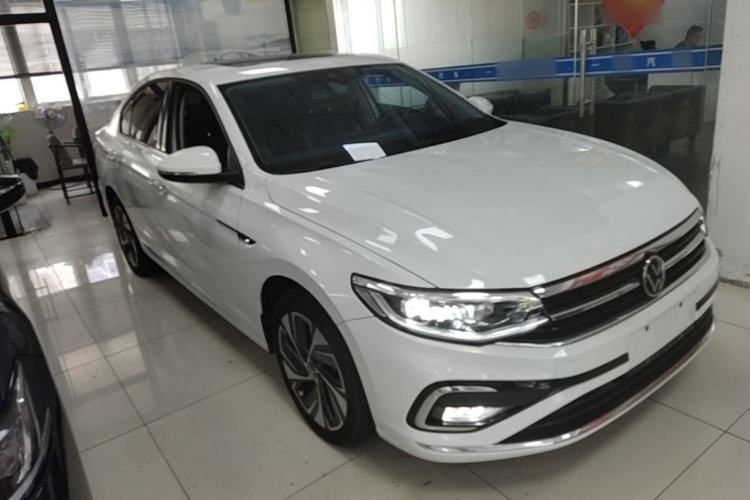 Used Volkswagen Bora 2023 300TSI DSG Prestige Edition Front Right 45 Deg