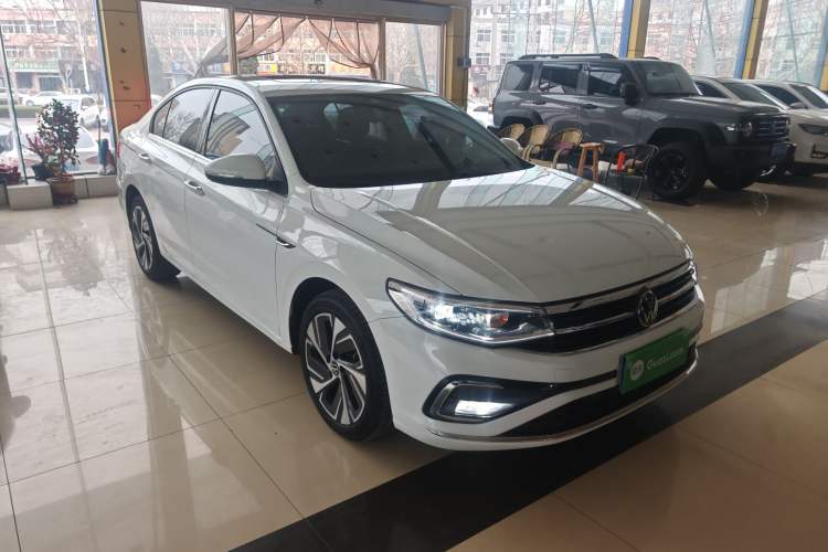 Used Volkswagen Bora 2023 300TSI DSG Prestige Edition Front Right 45 Deg