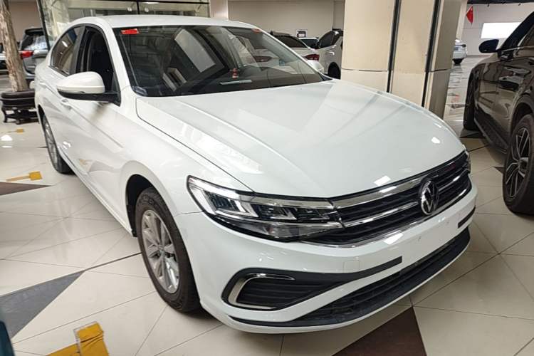 Used Volkswagen Bora 2023 200TSI DSG Comfort Edition Front Right 45 Deg