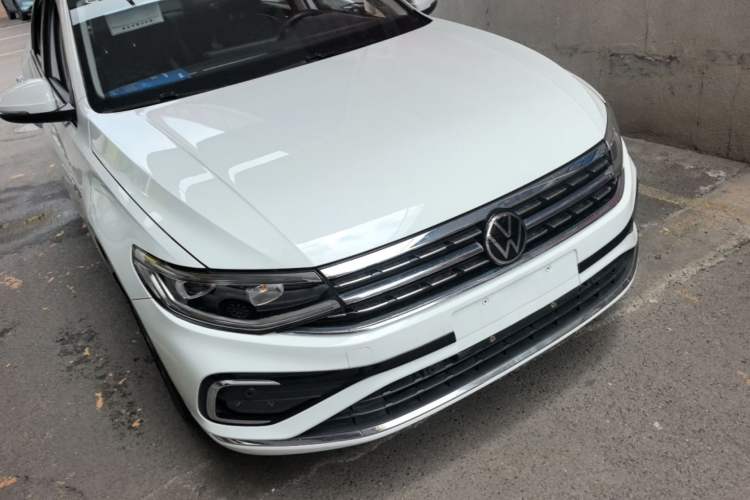 Used Volkswagen Bora 2023 300TSI DSG Prestige Edition Front Right 45 Deg