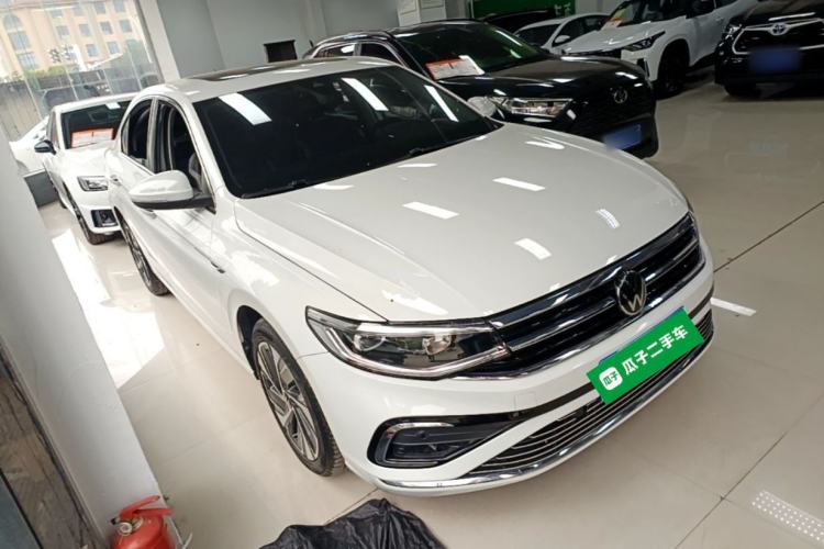 Used Volkswagen Bora 2023 300TSI DSG Prestige Edition Front Right 45 Deg