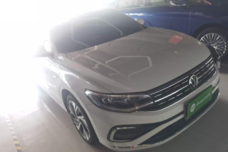 Used Volkswagen Bora 2023 300TSI DSG Prestige Edition Front Right 45 Deg