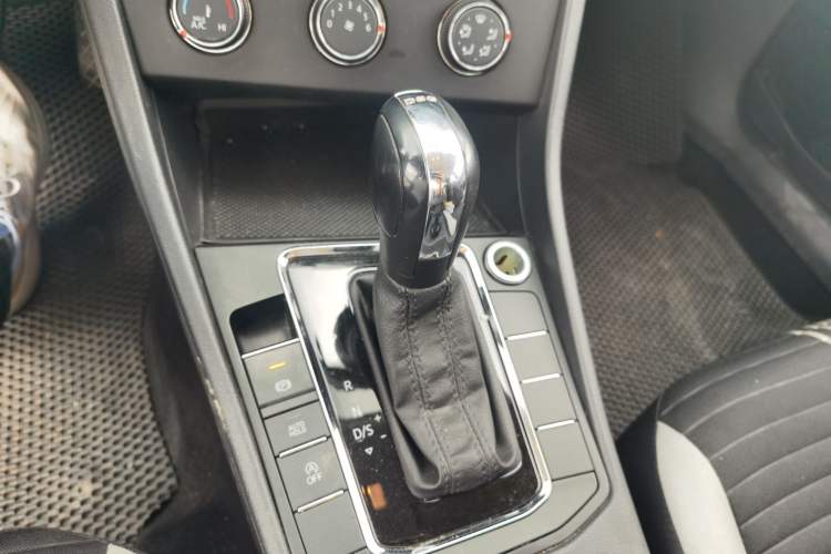 Used Volkswagen Bora 2023 200TSI DSG Comfort Edition Gear Lever