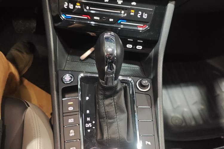 Used Volkswagen Bora 2023 280TSI DSG Prestige Edition Gear Lever