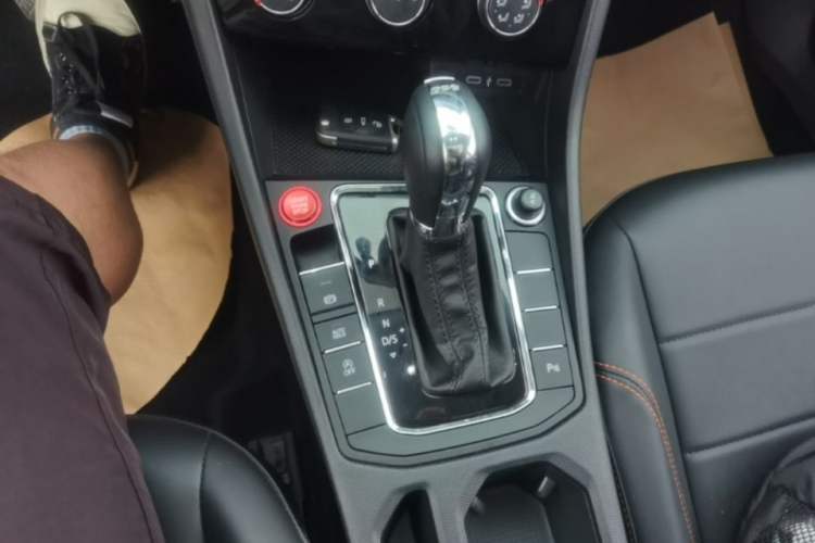 Used Volkswagen Bora 2023 200TSI DSG YueXing PRO Edition Gear Lever