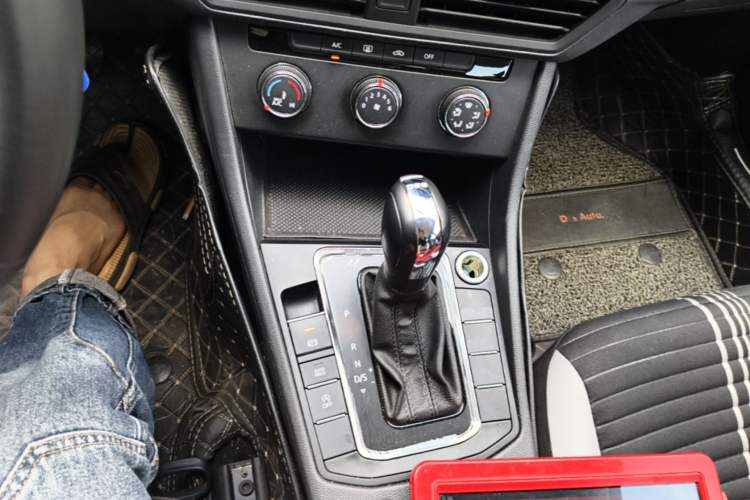 Used Volkswagen Bora 2023 200TSI DSG Comfort Edition Gear Lever