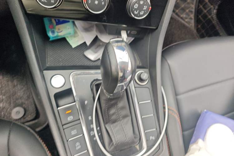 Used Volkswagen Bora 2023 200TSI DSG YueXing PRO Edition Gear Lever