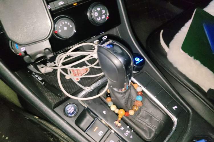 Used Volkswagen Bora 2023 200TSI DSG YueXing PRO Edition Gear Lever