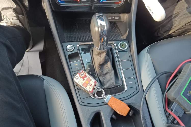 Used Volkswagen Bora 2023 300TSI DSG Prestige Edition Gear Lever