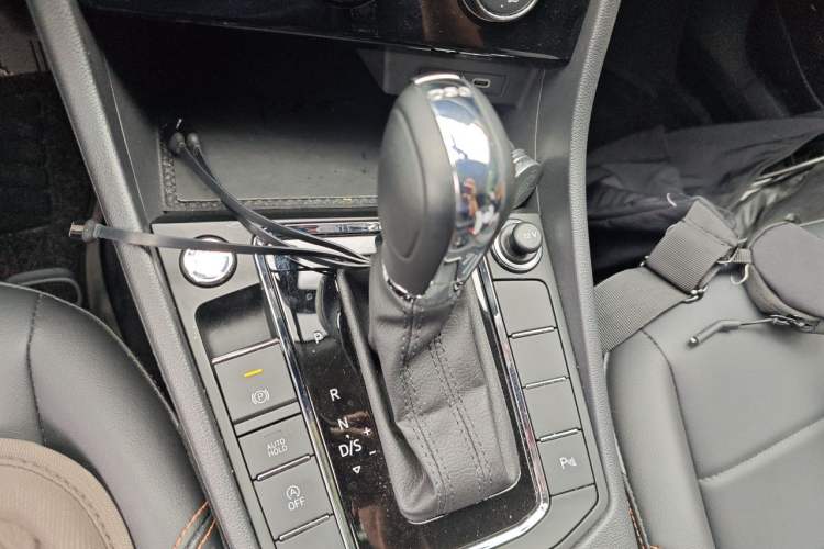 Used Volkswagen Bora 2023 200TSI DSG Smart Drive Version Gear Lever
