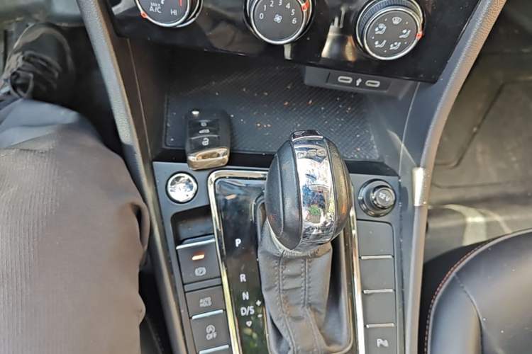 Used Volkswagen Bora 2023 200TSI DSG YueXing PRO Edition Gear Lever