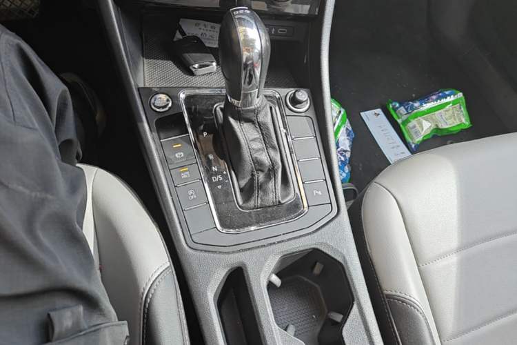 Used Volkswagen Bora 2023 200TSI DSG YueXing PRO Edition Gear Lever